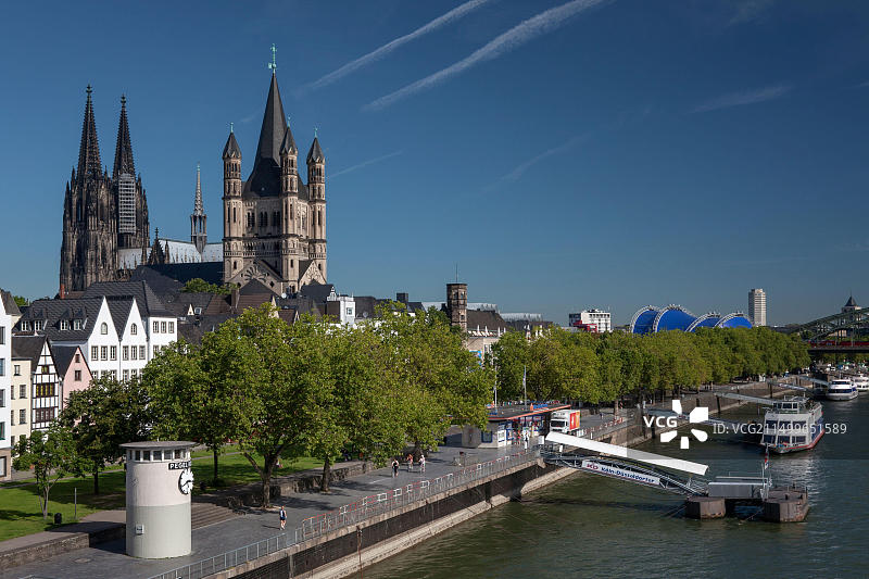 德国科隆圣马丁教堂和科隆大教堂风光图片素材