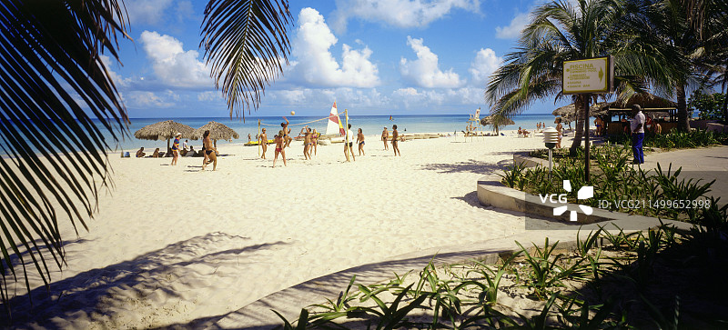 古巴瓦拉德罗海滩排球运动员图片素材
