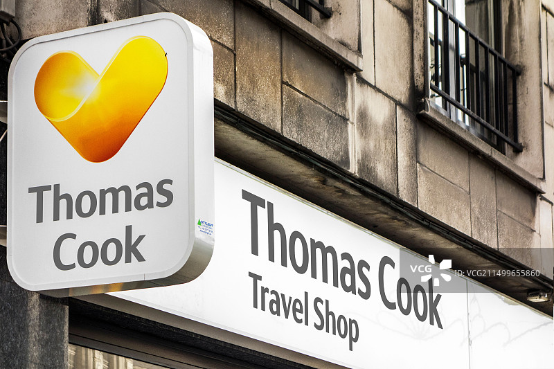 带有Thomas Cook旅行社标志的商店橱窗和招牌图片素材