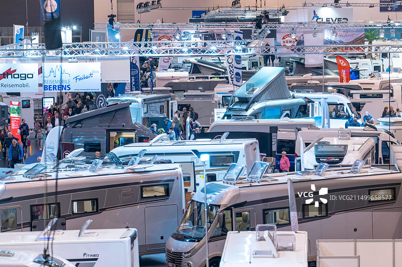 旅行露营展览会：房车及旅游用品图片素材