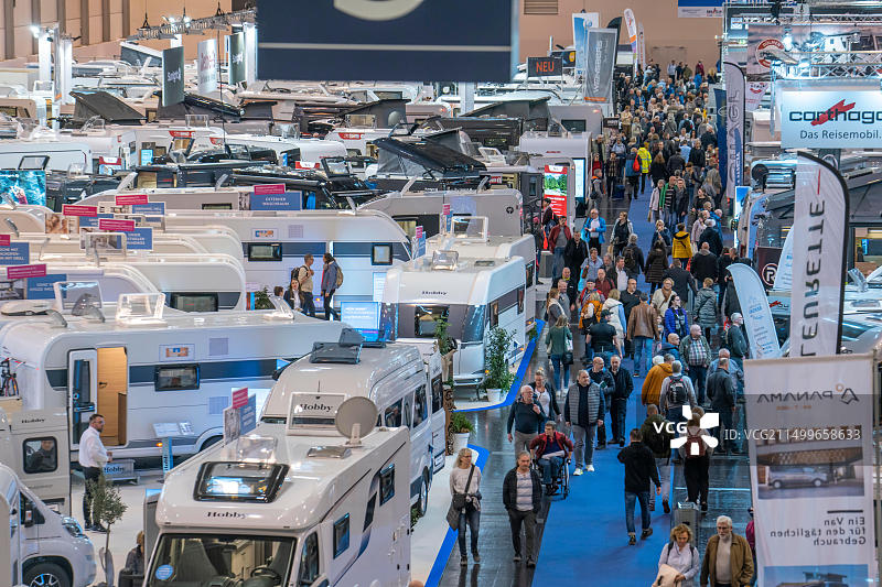 旅行露营展览会：房车及旅游用品图片素材