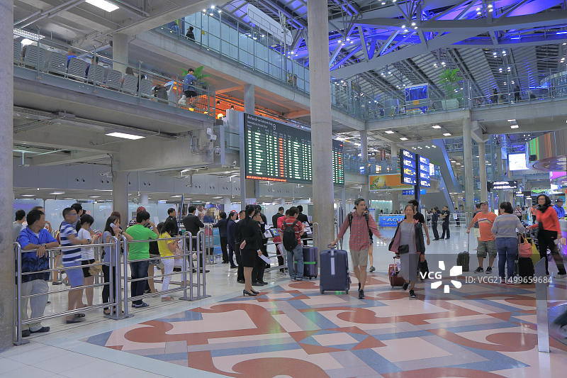 人们在泰国曼谷素万那普机场旅行图片素材