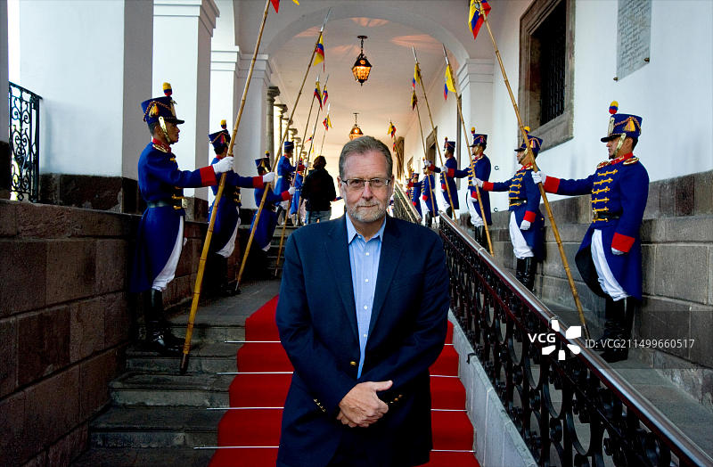 在厄瓜多尔基多总统府的旅行记者彼得·格林伯格图片素材