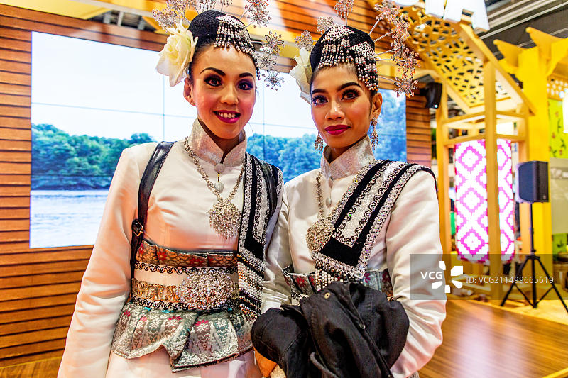 巴拿马传统服饰女性，英国伦敦世界旅游市场图片素材