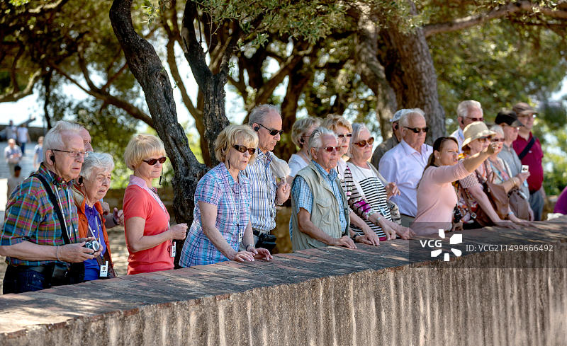 里斯本圣若热城堡的旅行团图片素材