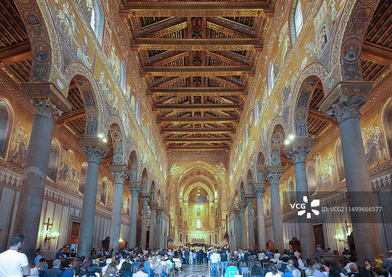 蒙雷阿莱大教堂：诺曼建筑的典范，神父授职仪式图片素材