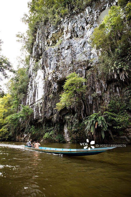在马来西亚姆鲁梅利瑙河乘船旅行图片素材