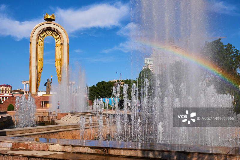 中亚塔吉克斯坦杜尚别伊斯梅尔·萨马尼纪念碑图片素材