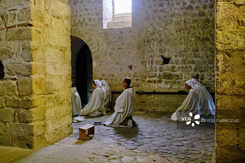 法国诺曼底芒什省：圣米歇尔山及其修道院晚祷图片素材