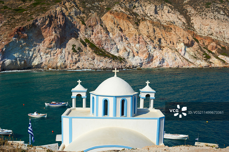 希腊基克拉泽斯群岛米洛斯菲罗波塔莫斯港口和海滩图片素材