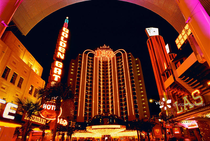 夜幕下的弗里蒙特街广场酒店（美国，内华达州，拉斯维加斯）图片素材