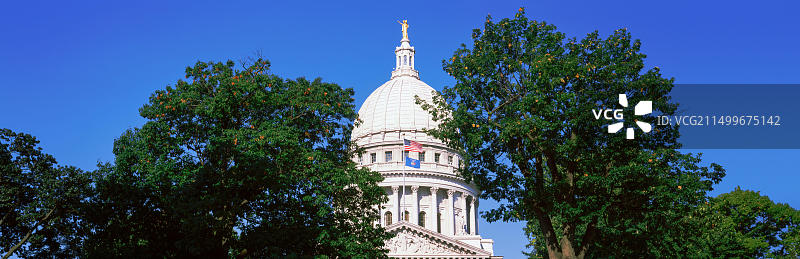 美国威斯康星州议会大厦仰视景观图片素材