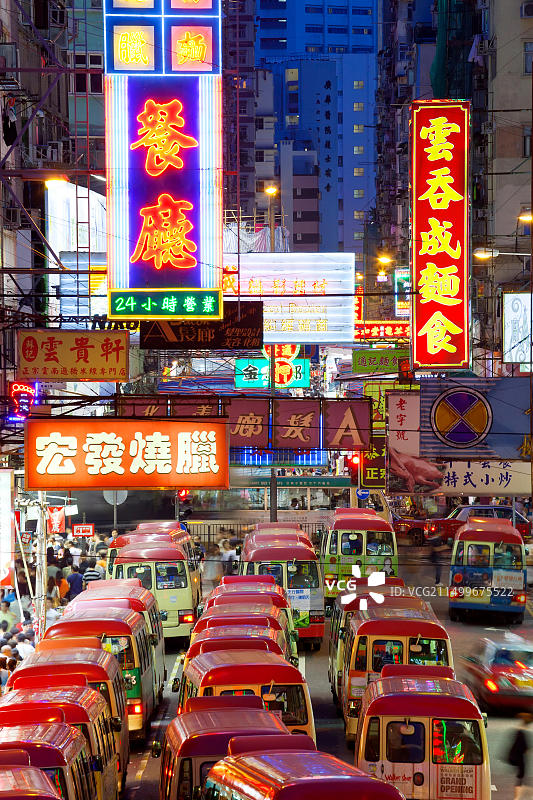 中国香港九龙旺角街景及小巴站图片素材