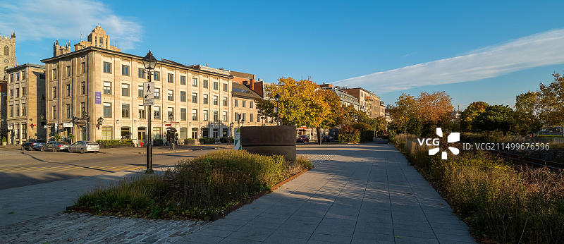 加拿大魁北克省蒙特利尔老城街上的联排别墅图片素材
