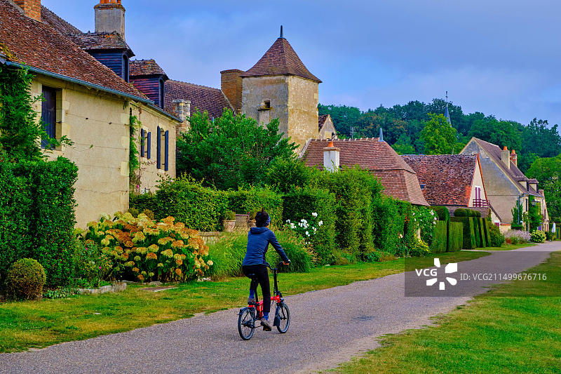 法国谢尔省阿普雷蒙特-叙尔-阿利耶村：法国最美村庄图片素材