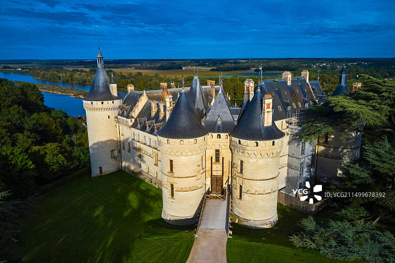 法国卢瓦尔河谷肖蒙城堡航拍图片素材