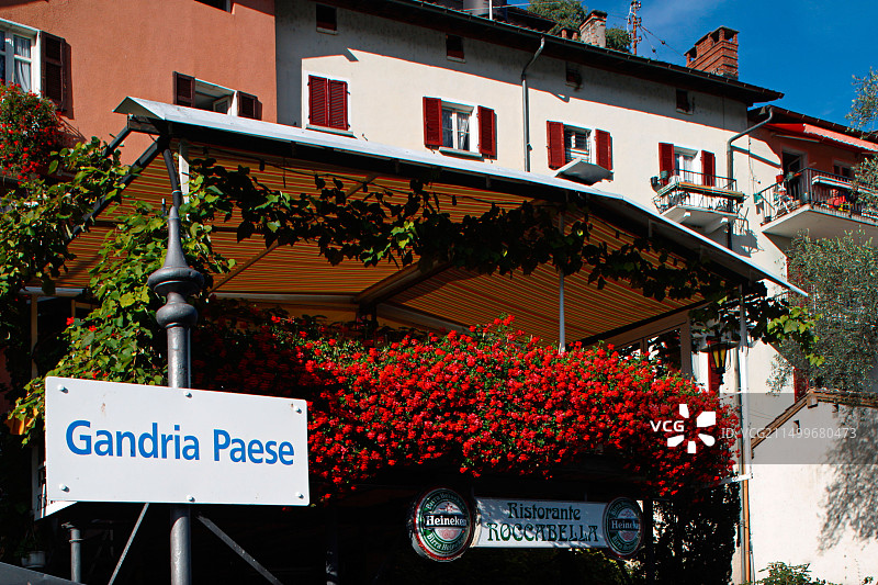 瑞士提契诺卢加诺湖甘迪亚鲜花码头渔村旧址图片素材