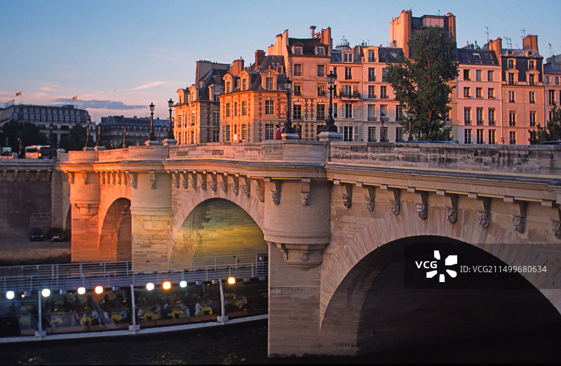 法国巴黎新桥塞纳河大桥图片素材