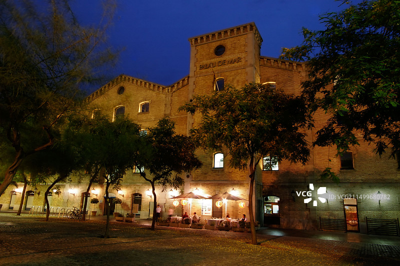 西班牙巴塞罗那海洋宫餐厅夜景图片素材