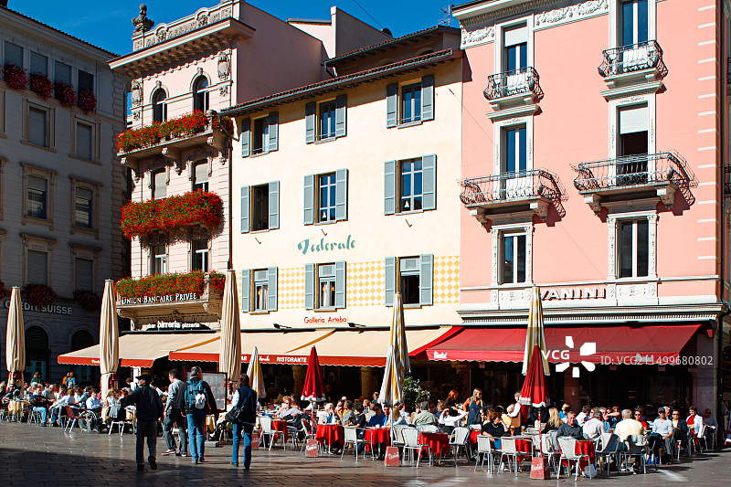 瑞士提契诺州卢加诺改革广场咖啡馆图片素材