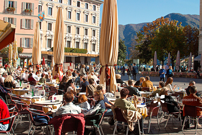 瑞士提契诺州卢加诺改革广场咖啡馆图片素材