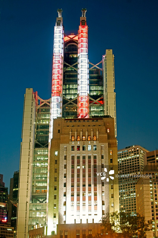 中国香港中环天际线：香港上海汇丰银行夜景图片素材