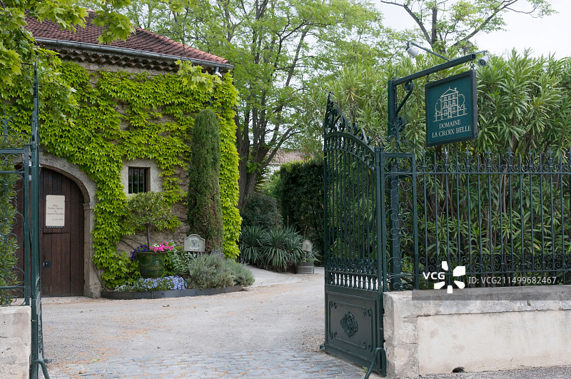 法国南部朗格多克-鲁西荣产区普伊萨利孔村的克罗瓦贝尔酒庄图片素材