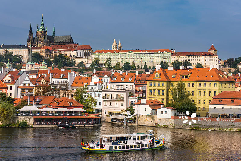 捷克共和国布拉格的布拉格城堡和伏尔塔瓦河景色图片素材
