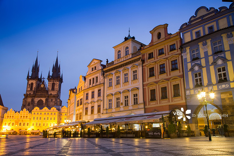 布拉格老城广场和泰恩教堂，捷克共和国图片素材