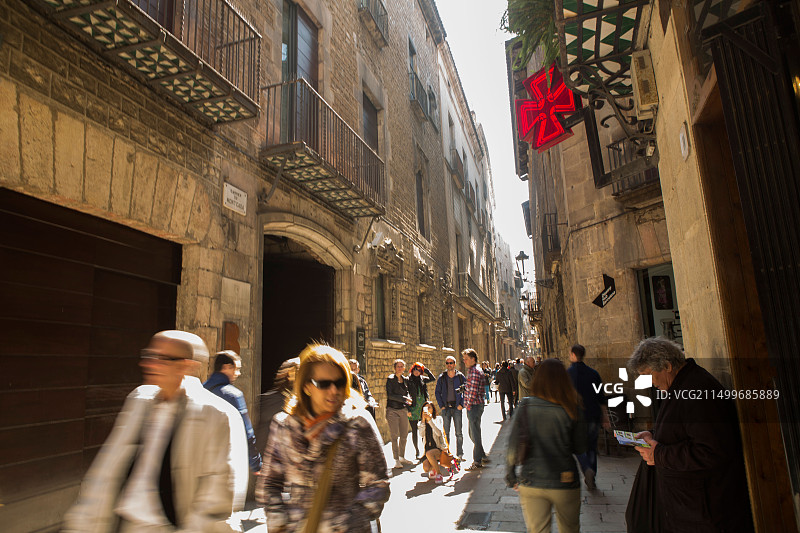 西班牙巴塞罗那拉里贝拉毕加索博物馆外的狭窄街道图片素材