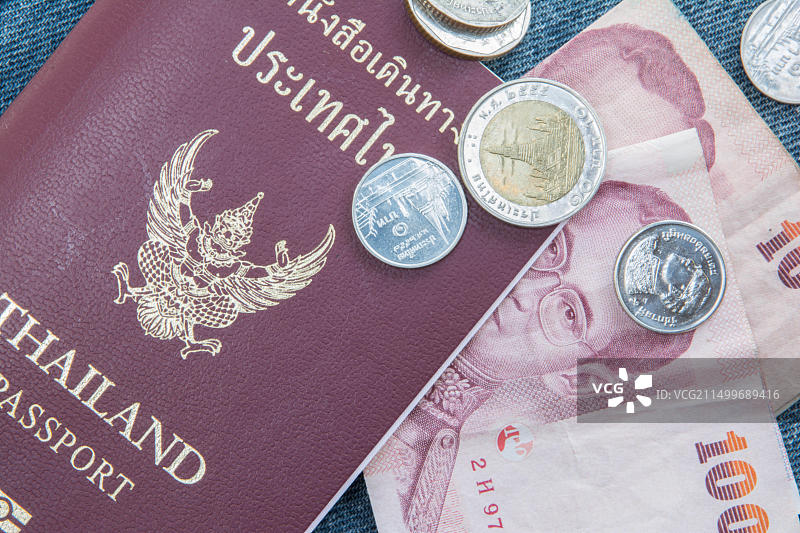 旅行用的护照和钱图片素材