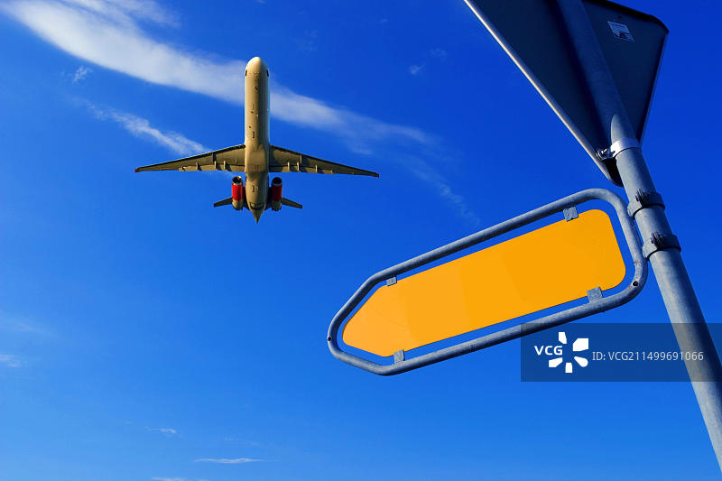 带有客机的空旅游目的地标志图片素材