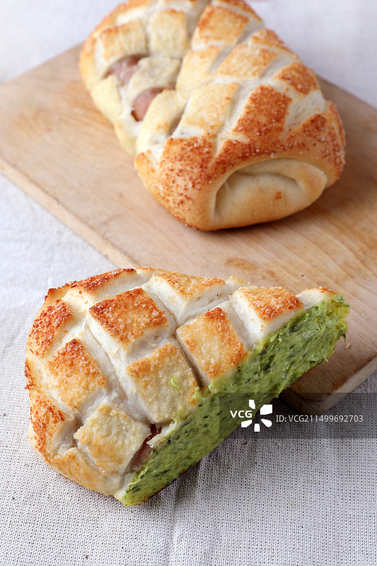 香蒜料理面包的高角度视图图片素材