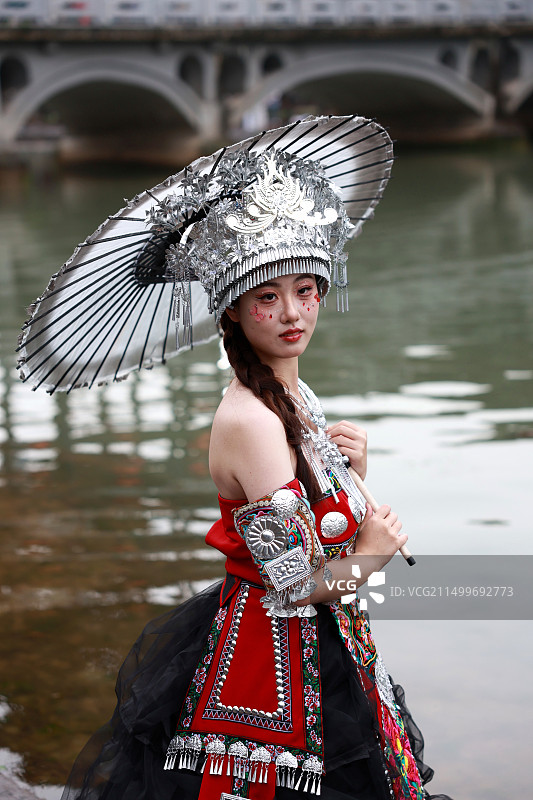 秀丽苗家妹子图片素材