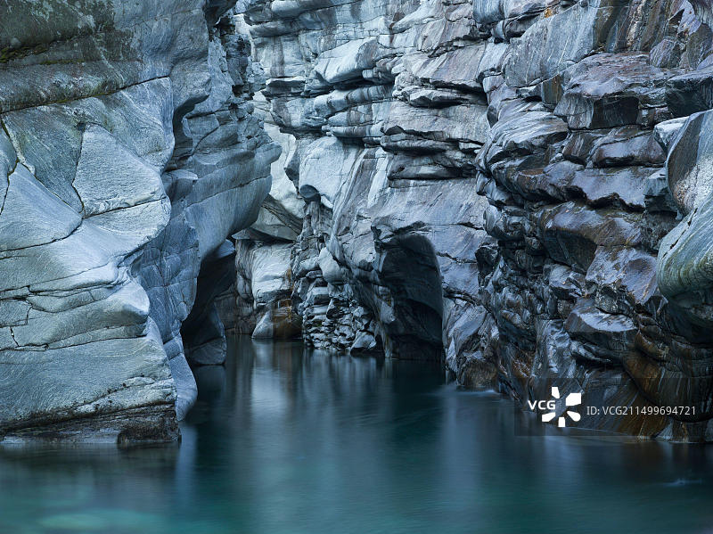 瑞士布罗拉石桥峡谷风光图片素材