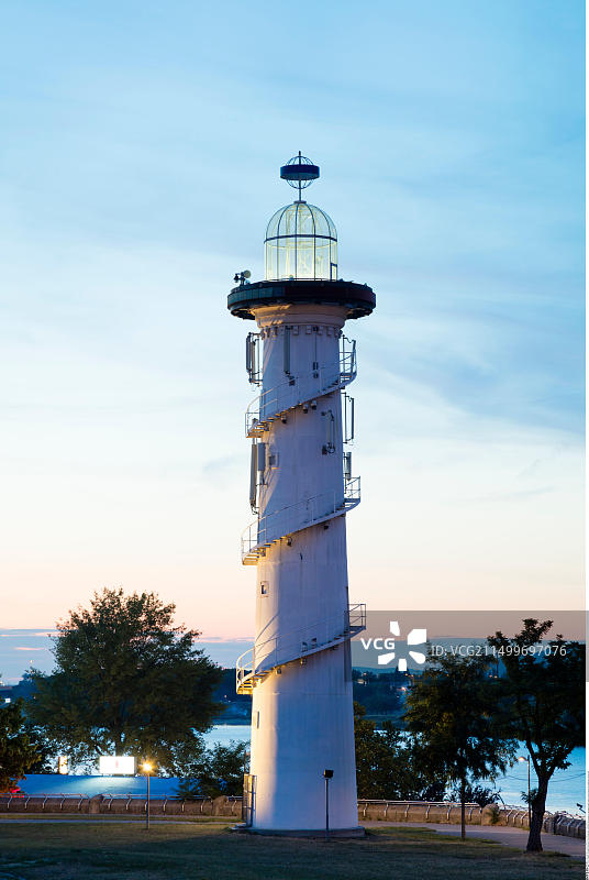 奥地利维也纳多瑙河岛灯塔图片素材