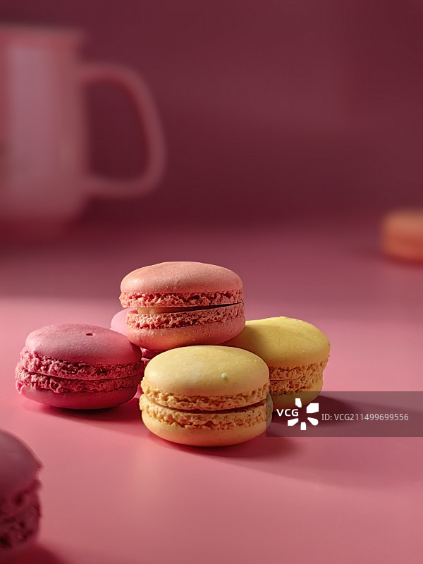 桌子上的马卡龙特写镜头图片素材