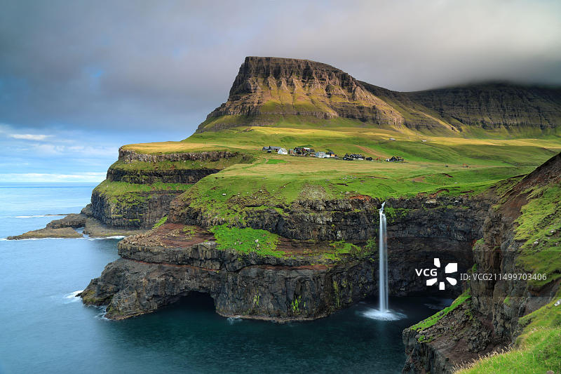 法罗群岛瓦加岛：加萨达鲁瀑布图片素材