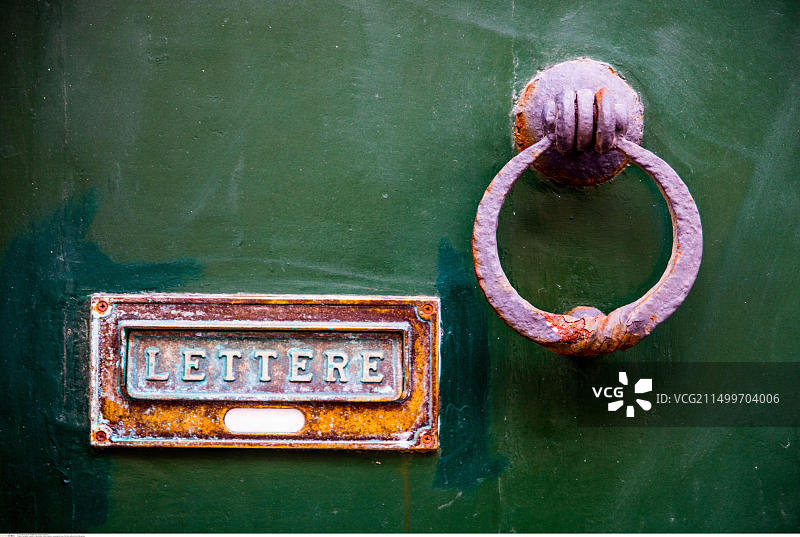 意大利阿普利亚的邮箱前门图片素材