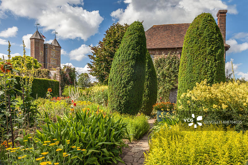 英国肯特郡克兰布鲁克锡辛赫斯特城堡花园图片素材