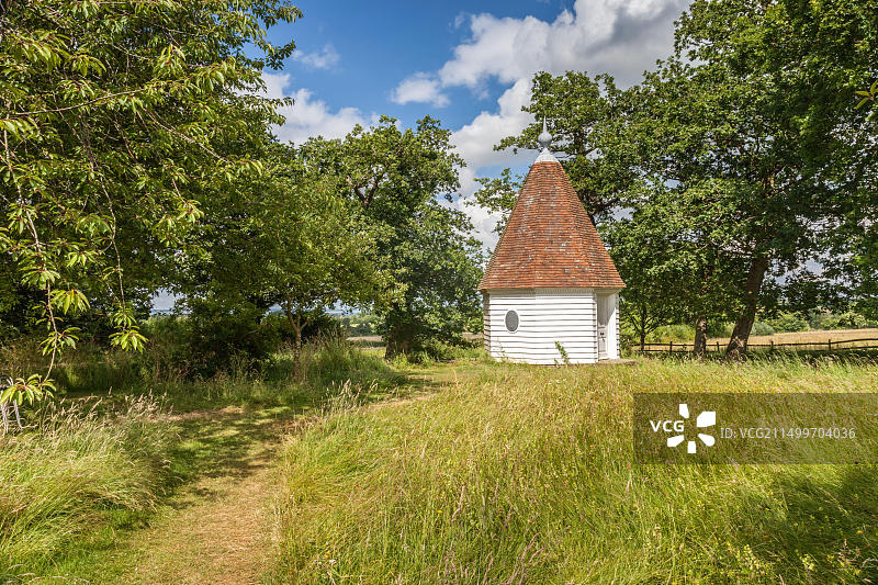英国肯特郡克兰布鲁克锡辛赫斯特城堡花园图片素材