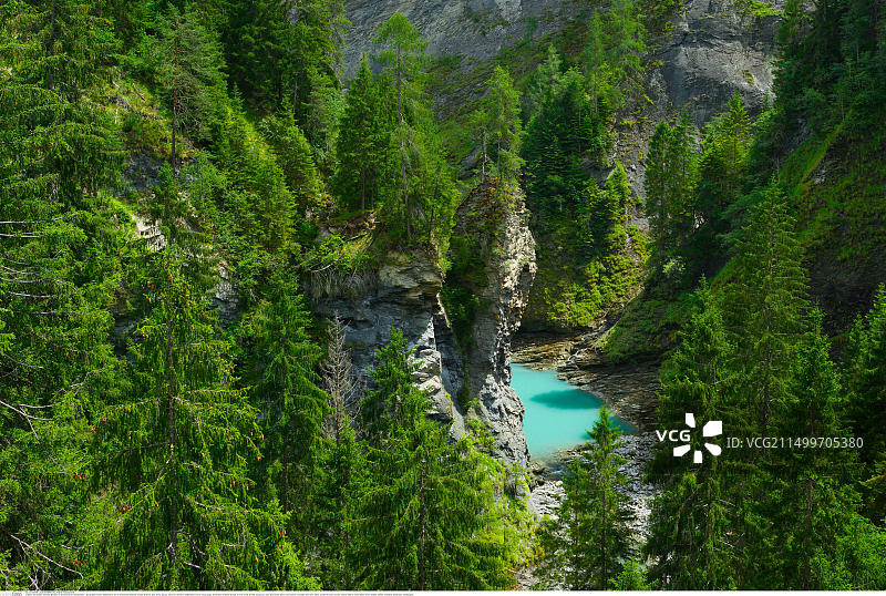 瑞士索利斯峡谷的湖泊风光（格里松斯）图片素材