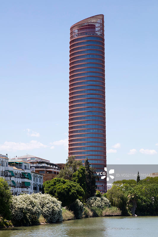 西班牙安达卢西亚塞维利亚瓜达尔基维尔河畔的塞维利亚塔图片素材