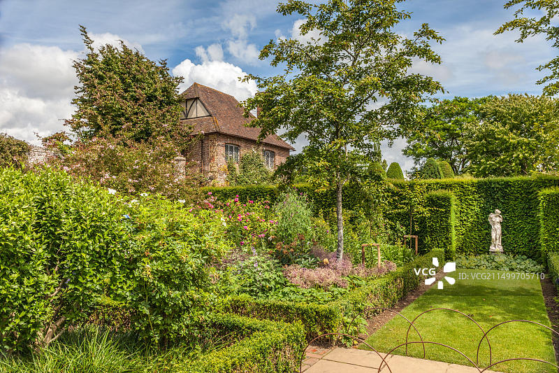 英国肯特郡克兰布鲁克锡辛赫斯特城堡花园图片素材
