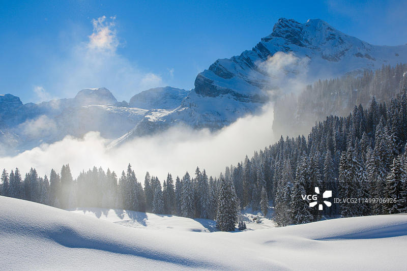 瑞士格拉鲁斯阿尔卑斯山奥尔特施托克峰蒂迪峰图片素材