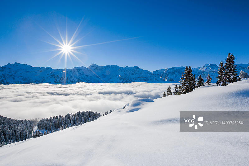 瑞士格拉鲁斯阿尔卑斯山卡尔普自由山图片素材