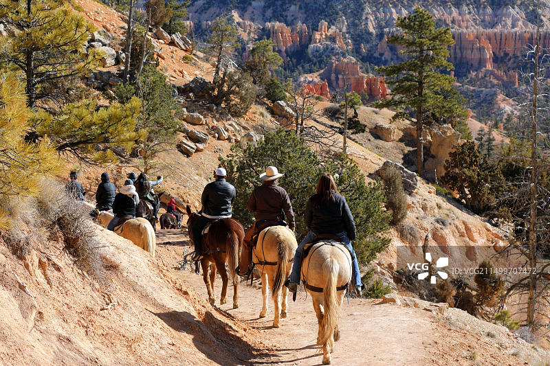 美国犹他州布莱斯峡谷日出点骑行者图片素材