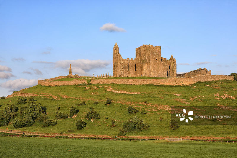 爱尔兰蒂珀雷里郡卡舍尔镇暮色图片素材