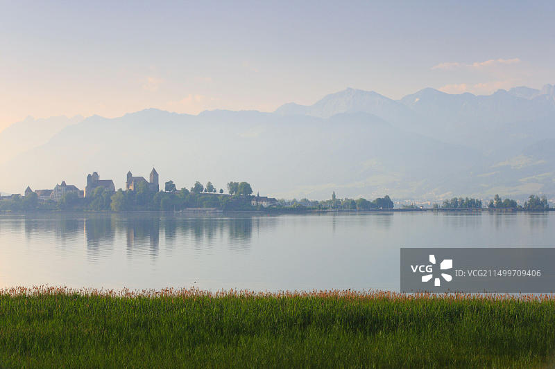 苏黎世湖畔拉珀斯维尔城堡图片素材