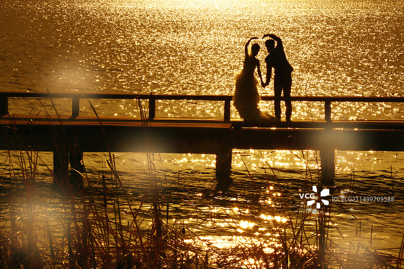 情侣牵手图片素材